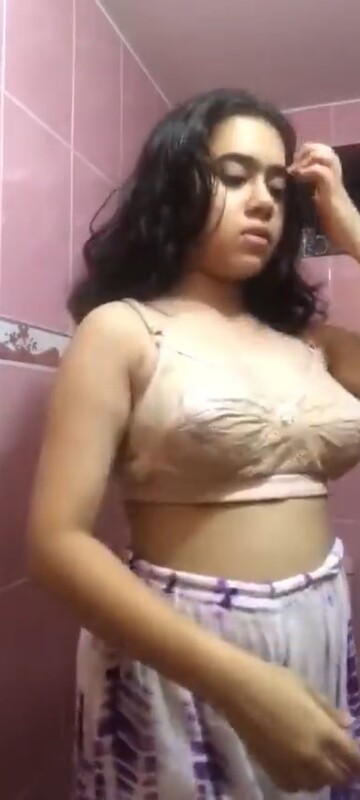 Beautiful Girl Showing Update