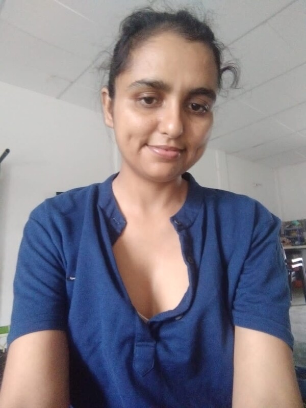 Desi lady pushing boobs in sexy mood 🔥🎄🎅