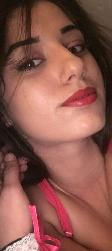 Hot Sexy Daring Babe Showing Tiddies in Public Restaurant, Flash Boobs in Train, Sucking Dick in Bus, Fucking Nude Pics+Videos ??