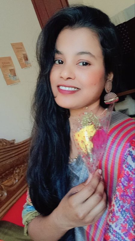 Beautiful Desi Gf Showing Hot Boobs On VC Video+Pics